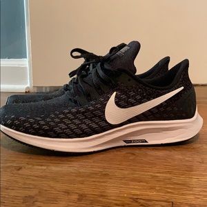 Nike Pegasus zoom tennis shoes
